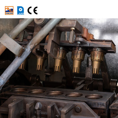 Αυτόματη μηχανή με κώνους από ανοξείδωτο χάλυβα ιδανική για τη συνεχή παραγωγή νόστιμων κροσέ κώνων.